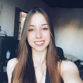 Nicoly, Babá em Santiago