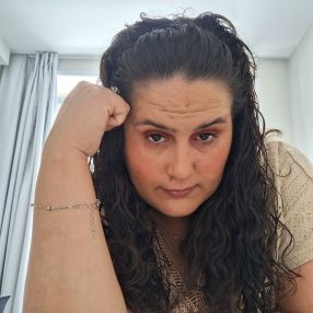 Tamires, Babá em Amparo
