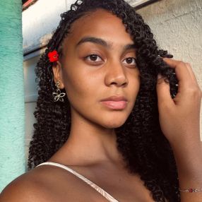 Jade, Babysitter in Guanambi