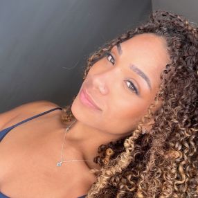 Roberta, Babá em Valparaíso de Goiás