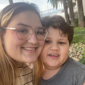 Quetsia, Família em Canoas