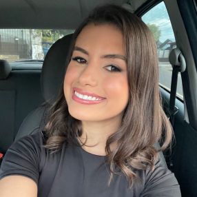 Édina, Babysitter in Portão