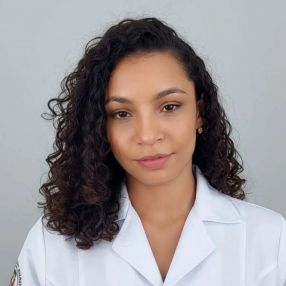 Larissa, Babá em Frutal
