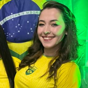 Leticia, Babá em Joinville