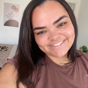 Letícia, Babá em Sooretama