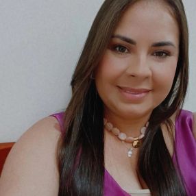 Carla, Babá em Garça
