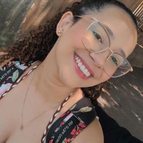 Ana Júlia, Babysitter in Paranavaí