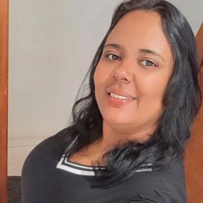Vanelia, Babysitter in Pontal