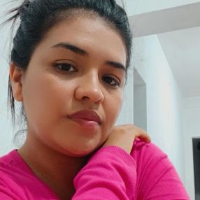Aline, Babá em Brusque