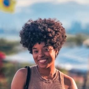 Lorena, Babá em Recife