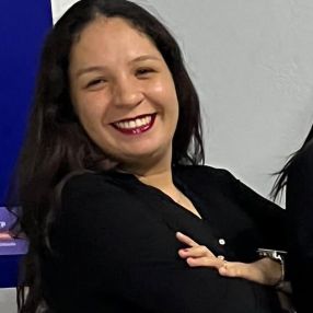 Larissa, Babá em Paulista