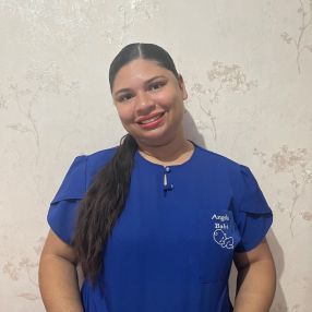 Angela, Babá em Montes Claros