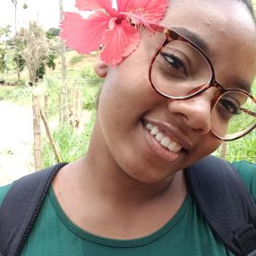 Thaís, Babá em Ponte Nova