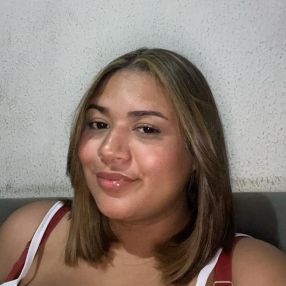 Júlia, Babá em Barra de Santo Antônio