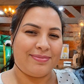 Tatiane, Babá em Passo Fundo
