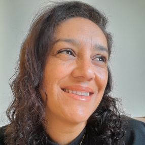 Elisângela, Babá em Poços de Caldas