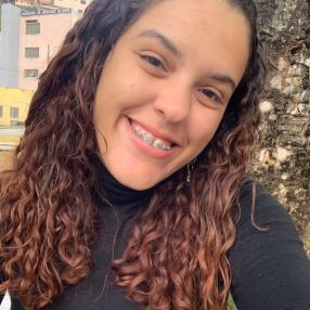 Victoria, Babysitter in João Monlevade