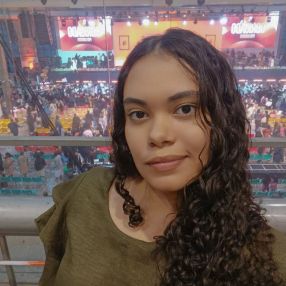 Yasmim, Babá em Corumbá