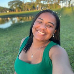 Larissa, Babá em Paracambi