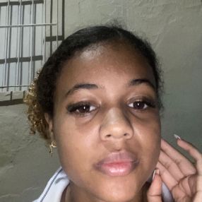 Tais, Babá em Feira Nova
