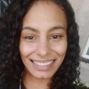 Larissa, Babá em Iguaba Grande