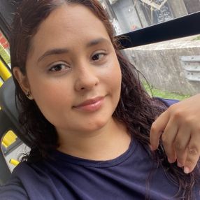Aline, Babá em Santos