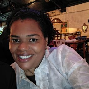 Renata, Babá em Osasco