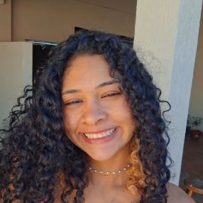 Leticia, Babá em Corumbá