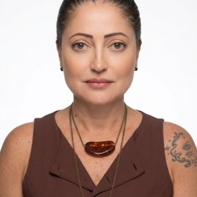 Patricia Viana, Babysitter in Santos