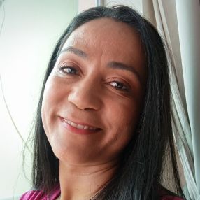 Thays, Babysitter in Joinville