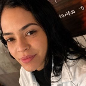 Larissa, Babá em Lavras