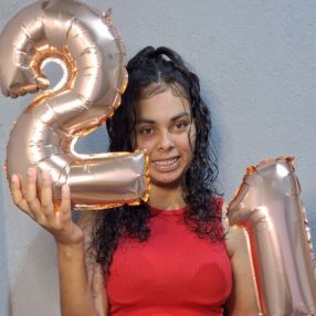 Letícia, Babá em Mariana