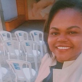 Leticia, Babá em Linhares