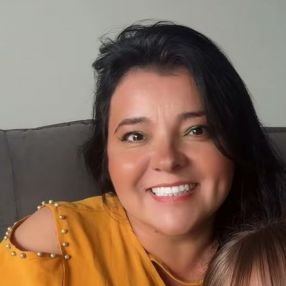 Alessandra, Babá em Pinhais