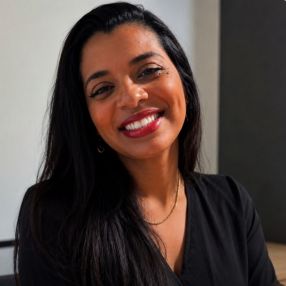 Thauana, Babysitter in São José