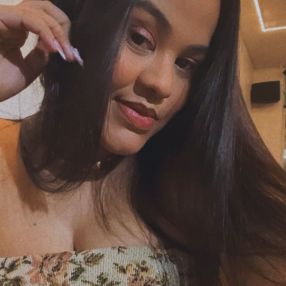 Mirela, Babá em Macaé