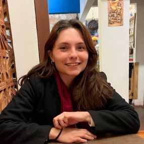 Bruna, Babá em Curitiba