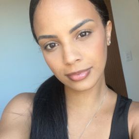 Hellen, Babá em Novo Gama