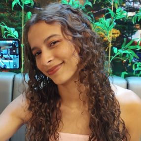 LORENA, Babá em João Lisboa