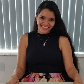 Laura, Babá em Estância