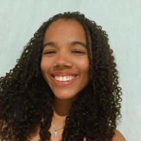 Paola Andressa, Babá em Belo Oriente