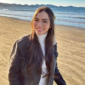 Sinara, Babá em Porto Belo