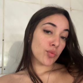 Nicoly, Babá em Nova Santa Rita
