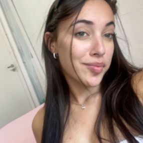 Nicoly, Babá em Nova Santa Rita