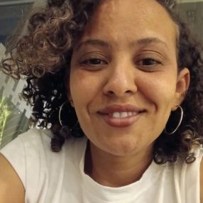 Jessiane, Babá em Curitiba