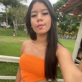 Yasmim, Babysitter in Tucuruí