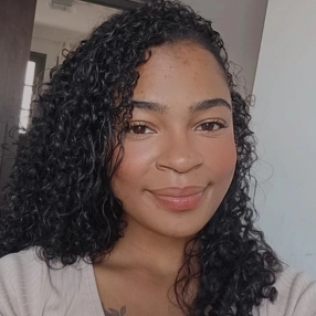 Renata, Babá em Açu da Torre