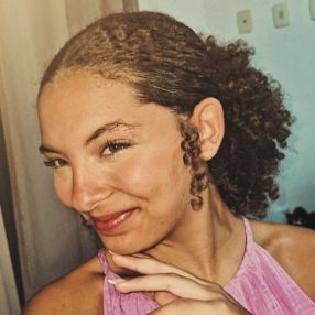 Kayla, Babá em Antônio Carlos