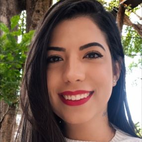 Júlia, Babá em Brasília