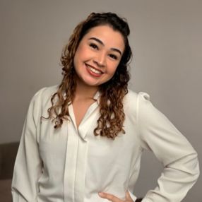Stefani, Babysitter in São José dos Campos